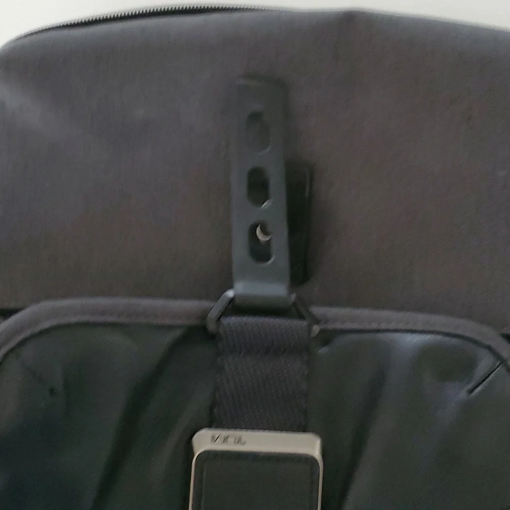 TUMI ALPHA BRAVO ARNOLD ZIP FLAP MESSENGER BAG